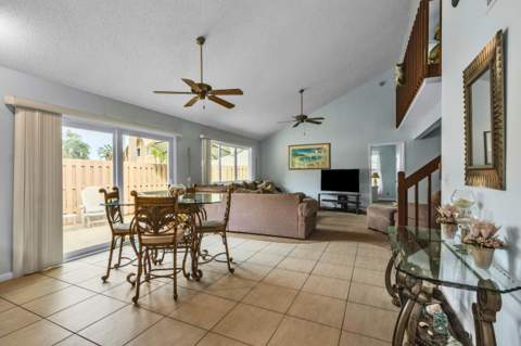 111 Maplecrest Circle, Jupiter FL - photo 8 of 30