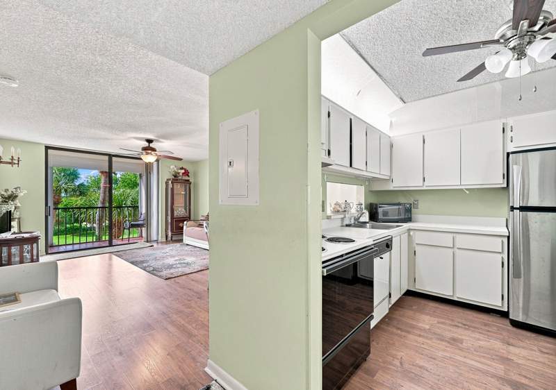1 bedroom Condominium at 5370 Las Verdes Circle #304, Cypress Condo, Delray Beach — photo 3