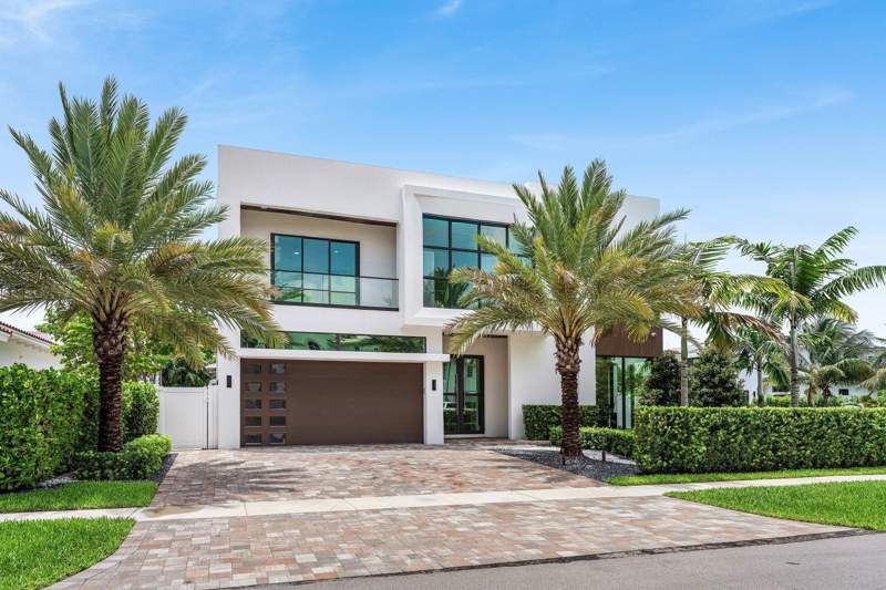 5 bedroom Single Family Residence at 400 NE 4th Street, Ocean Heights, Boca Raton — photo 5