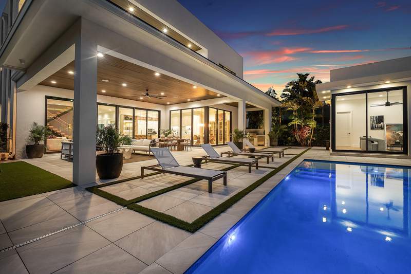 5 bedroom Single Family Residence at 400 NE 4th Street, Ocean Heights, Boca Raton — photo 2
