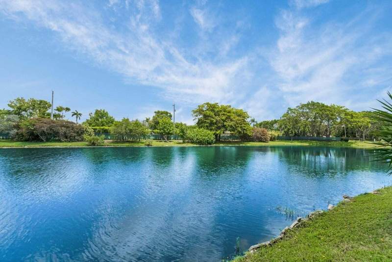 2 bedroom Villa at 8829 Bella Vista Drive #282, Boca Lakes Condo, Boca Raton — photo 2