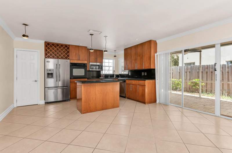 4 bedroom Single Family Residence at 5486 NW 44th Way, Winston Park Section Two-A, Coconut Creek — photo 2