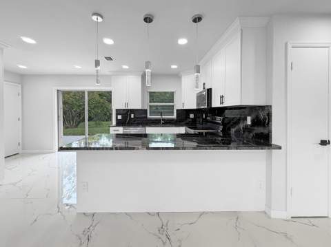2030 NE 1st Lane, Boynton Beach FL - photo 9 of 27
