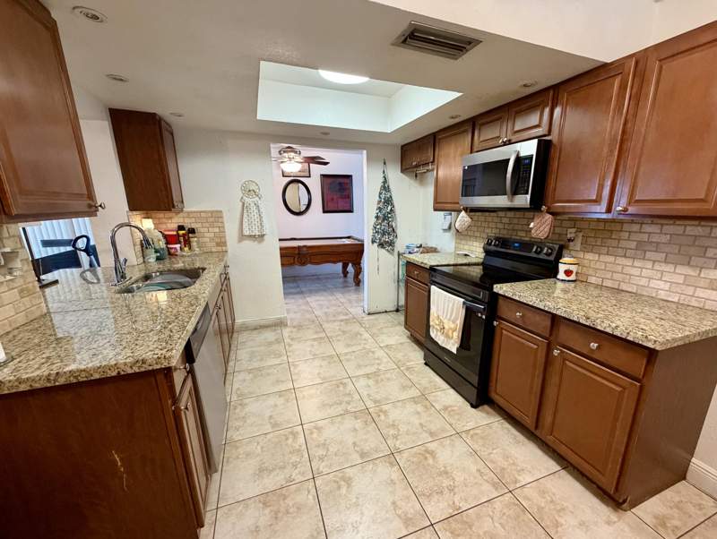 2 bedroom Single Family Residence at 6875 NW 17th Court, Paradise Gardens Sec 2, Margate — photo 4