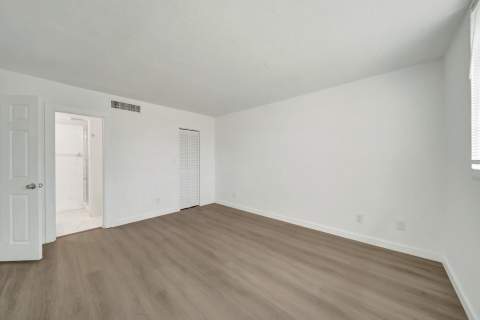 6001 NW 61st Avenue #112, Tamarac FL - photo 12 of 36