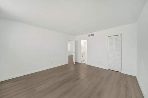 6001 NW 61st Avenue #112, Tamarac FL - photo 11 of 36