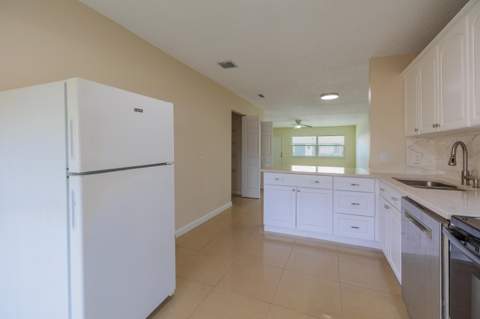 4755 Orleans Court #B, West Palm Beach FL - photo 9 of 23
