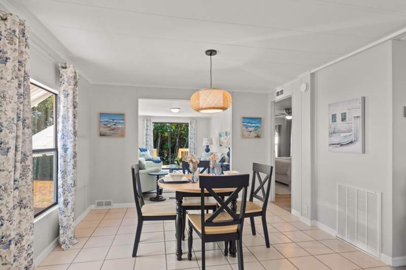 2 bedroom Manufactured Home at 248 W Caribbean, Spanish Lakes Golf Village, Port St. Lucie — photo 5
