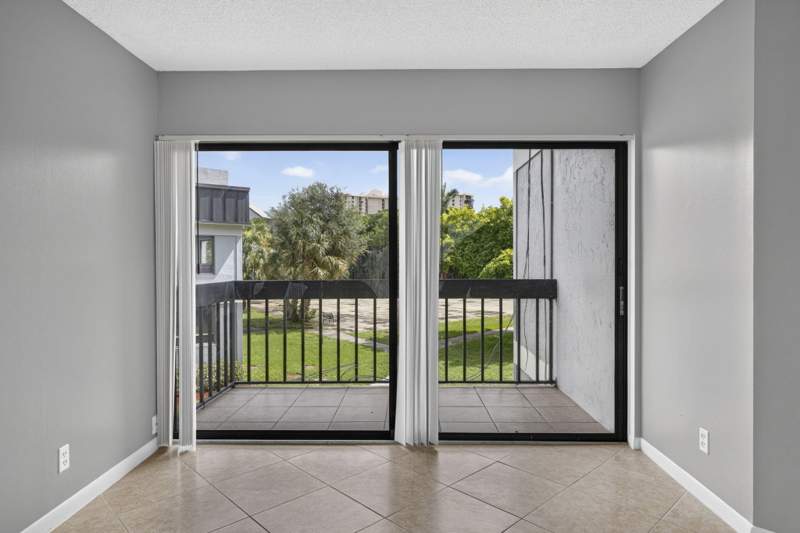 2 bedroom Condominium at 1900 N Congress Avenue #201, Presidential Golfview Condo, West Palm Beach — photo 2