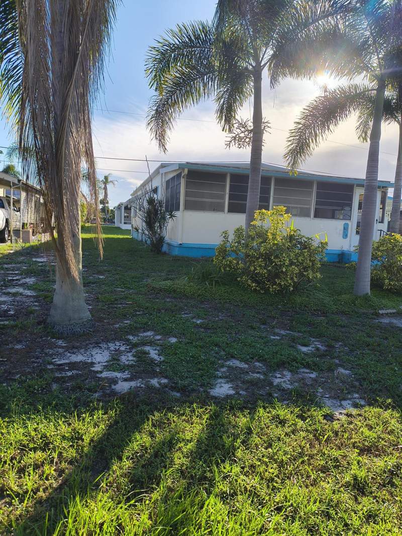 3 bedroom Mobile Home at 8294 SE Sandy Lane, Ridgeway, Hobe Sound — photo 2