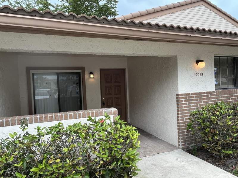 3 bedroom Villa at 12028 Royal Palm Boulevard #3-F, Grenadier Trace I Condo, Coral Springs — photo 2