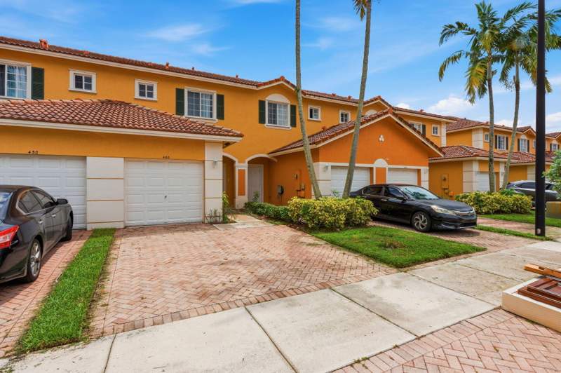 3 bedroom Townhouse at 460 Princess Drive, Aztec Plat, Margate — photo 2