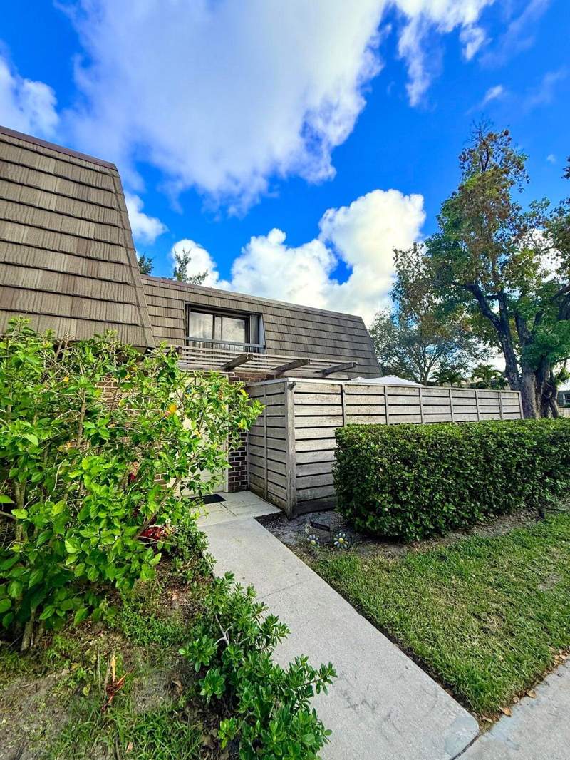 3 bedroom Townhouse at 903 9th Terrace, Glenwood Twnhs, Palm Beach Gardens — photo 5