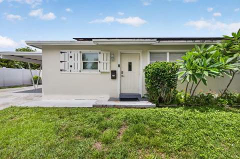 813 Date Palm Drive, Lake Park FL - photo 6 of 56