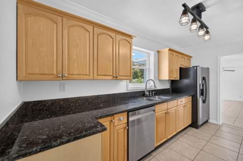 813 Date Palm Drive, Lake Park FL - photo 15 of 56