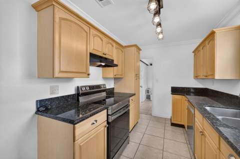 813 Date Palm Drive, Lake Park FL - photo 14 of 56