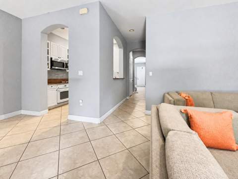 6927 Julia Gardens Drive, Coconut Creek FL - photo 8 of 33