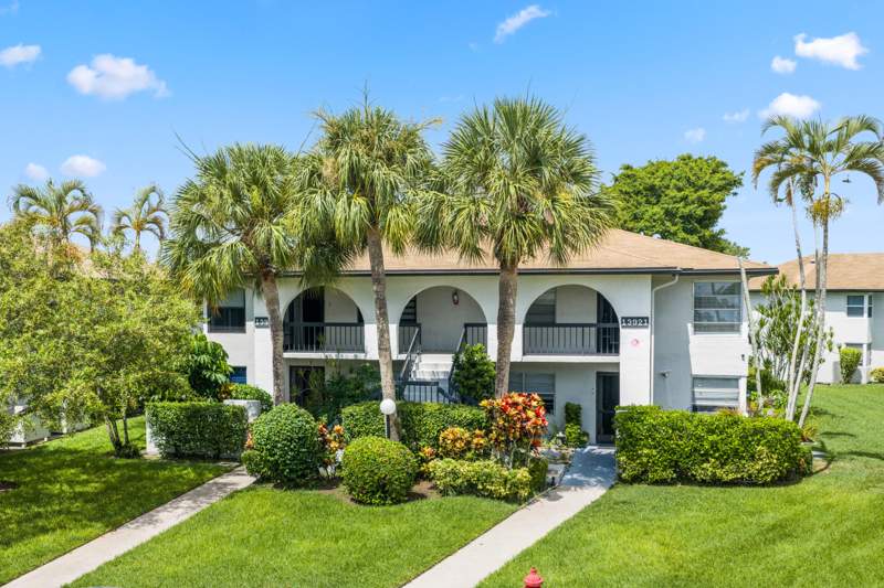 2 bedroom Condominium at 13921 Royal Palm Court #B, Palm Greens At Villa Del Ray Condo II, Delray Beach — photo 2