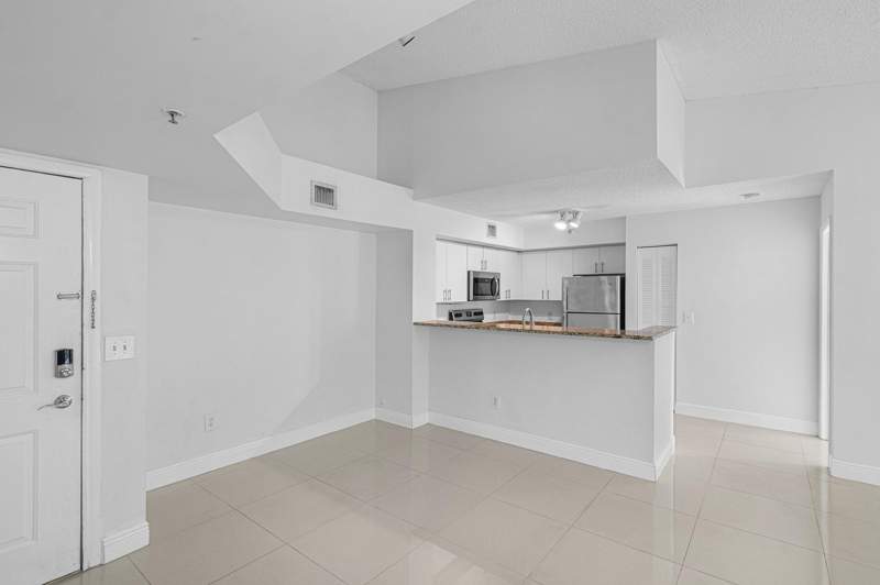 2 bedroom Condominium at 131 Yacht Club Way #307, Yacht Club On The Intracoastal Condo, Hypoluxo — photo 3