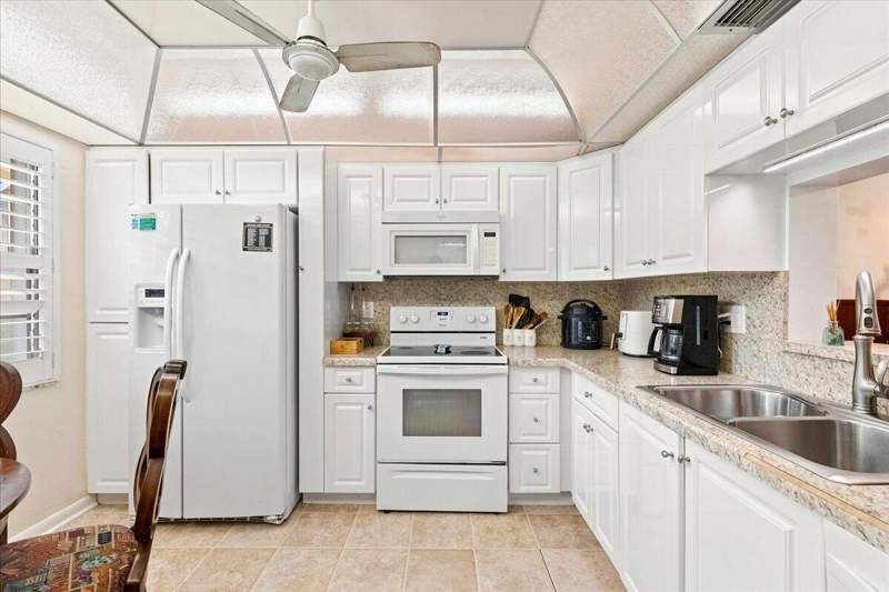 2 bedroom Condominium at 2304 Lucaya Lane #C1, Lucaya Village 1-D Condo, Coconut Creek — photo 4
