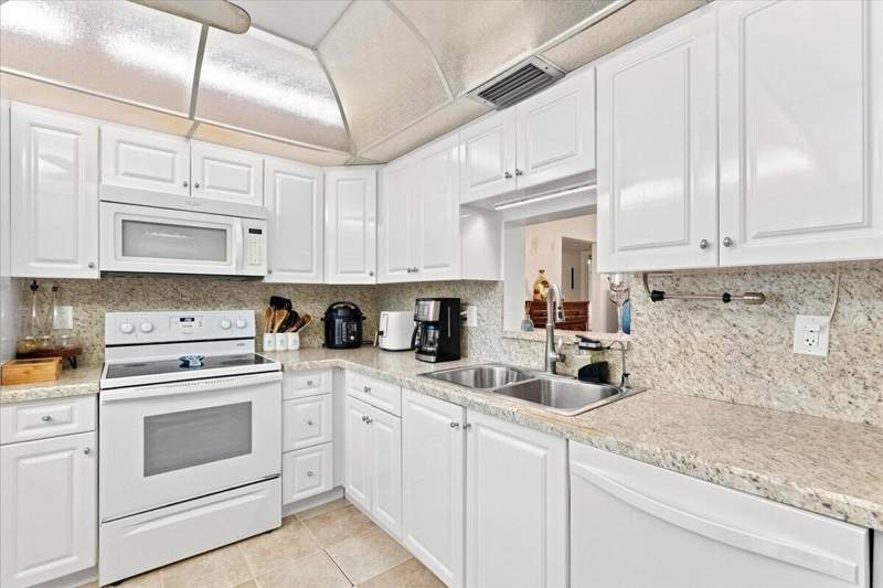 2 bedroom Condominium at 2304 Lucaya Lane #C1, Lucaya Village 1-D Condo, Coconut Creek — photo 5