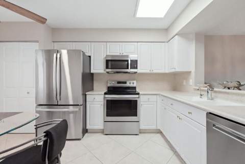 6112 Huntwick Terrace #108, Delray Beach FL - photo 8 of 43