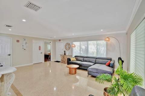1016 Harrison Street, Hollywood FL - photo 11 of 37