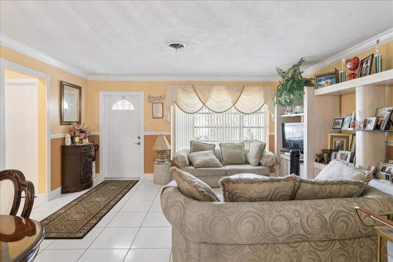 3 bedroom Single Family Residence at 4290 NW 49th Terrace, Oakland Estates 4th Sec, Lauderdale Lakes — photo 3