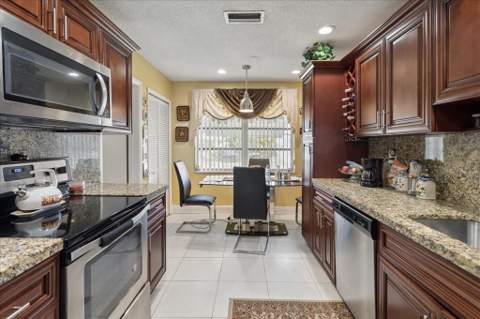 4290 NW 49th Terrace, Lauderdale Lakes FL - photo 10 of 20