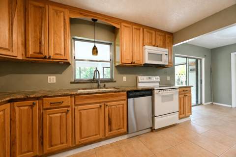 2485 SE Sidonia Street, Port St. Lucie FL - photo 13 of 43