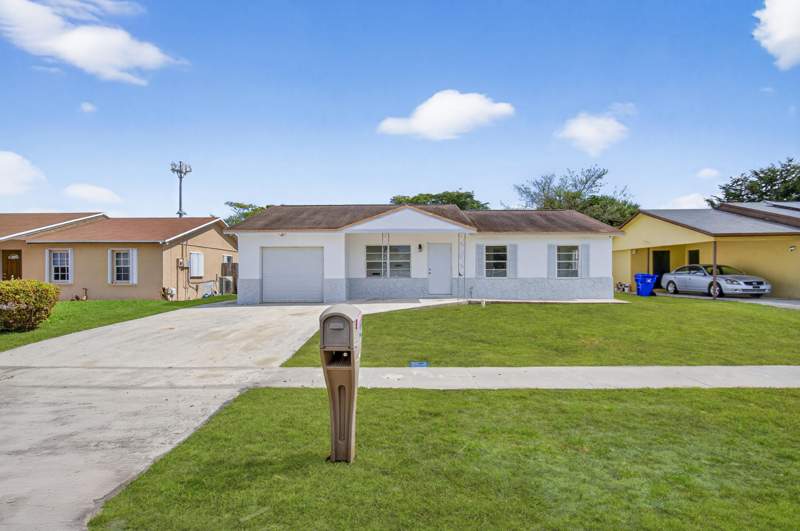 3 bedroom Single Family Residence at 405 SW 78th Terrace, North Lauderdale Village Sec 2, North Lauderdale — photo 2