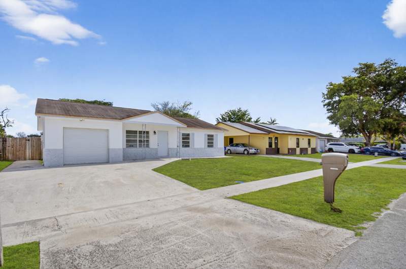 3 bedroom Single Family Residence at 405 SW 78th Terrace, North Lauderdale Village Sec 2, North Lauderdale — photo 3
