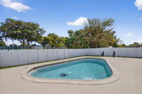405 SW 78th Terrace, North Lauderdale FL - photo 8 of 50