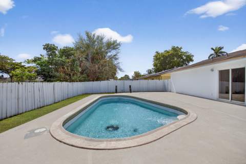 405 SW 78th Terrace, North Lauderdale FL - photo 9 of 50