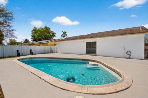 405 SW 78th Terrace, North Lauderdale FL - photo 10 of 50