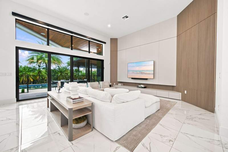 5 bedroom Single Family Residence at 6924 N STILLWATER SHORES Drive, STILLWATER SHORES, Davie — photo 3