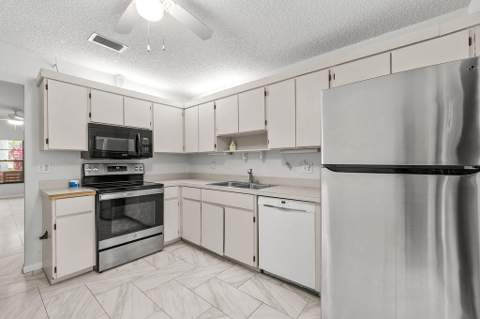 8019 SE Villa Circle, Hobe Sound FL - photo 9 of 40