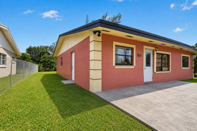 4 bedroom Single Family Residence at 816 SW 3rd Court, Rosemont Gardens Unit A, Delray Beach — photo 3
