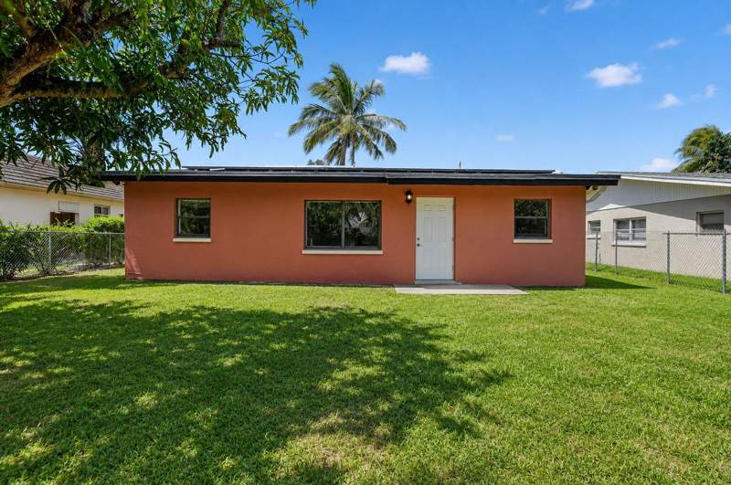 4 bedroom Single Family Residence at 816 SW 3rd Court, Rosemont Gardens Unit A, Delray Beach — photo 4