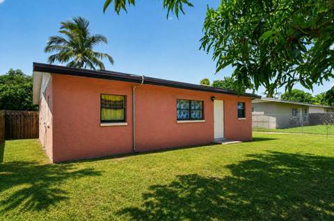 816 SW 3rd Court, Delray Beach FL - photo 6 of 22