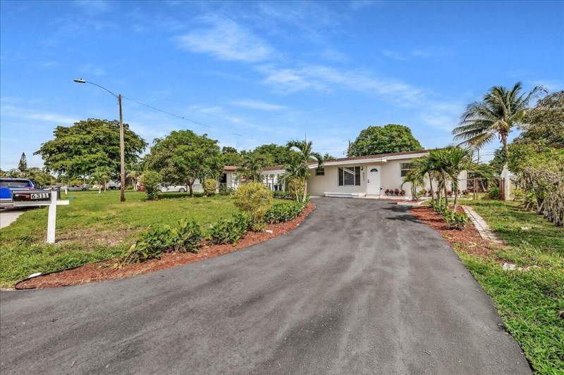 4 bedroom Single Family Residence at 6311 SW 2nd Street, Southgate Second Add, Margate — photo 4