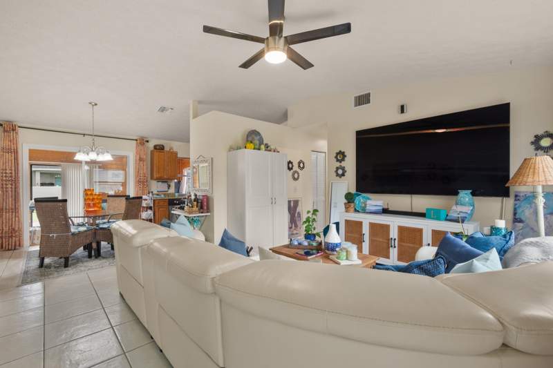 3 bedroom Single Family Residence at 1842 SE Carvalho Street, Port St Lucie Section 13, Port St. Lucie — photo 3