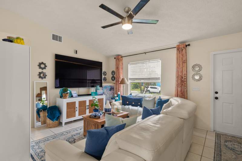 3 bedroom Single Family Residence at 1842 SE Carvalho Street, Port St Lucie Section 13, Port St. Lucie — photo 5