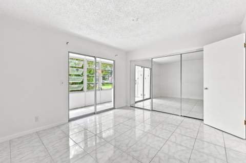 310 Oakridge R Court #310, Deerfield Beach FL - photo 19 of 43