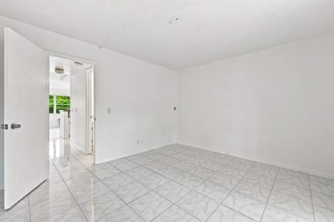 310 Oakridge R Court #310, Deerfield Beach FL - photo 22 of 43