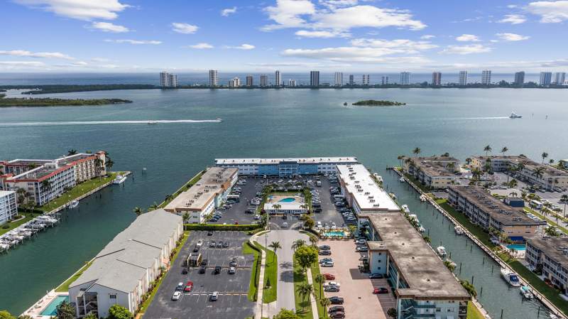 2 bedroom Condominium at 110 Shore Court #315, Shore Club Apts B & C Condo, North Palm Beach — photo 2