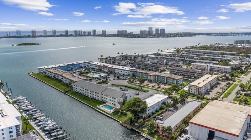 2 bedroom Condominium at 110 Shore Court #315, Shore Club Apts B & C Condo, North Palm Beach — photo 4