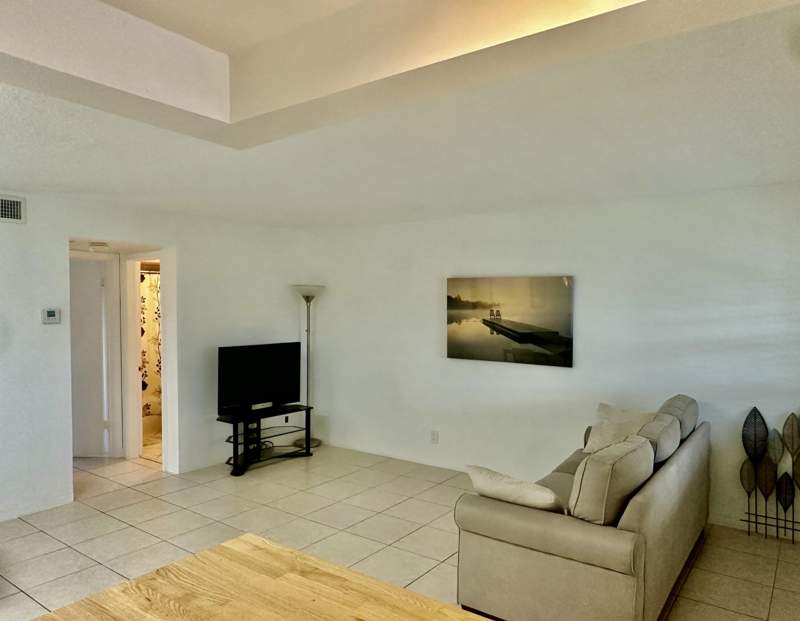 1 bedroom Stock Cooperative at 580 Egret Drive #314, Casa Paradiso Co-Op, Hallandale Beach — photo 4
