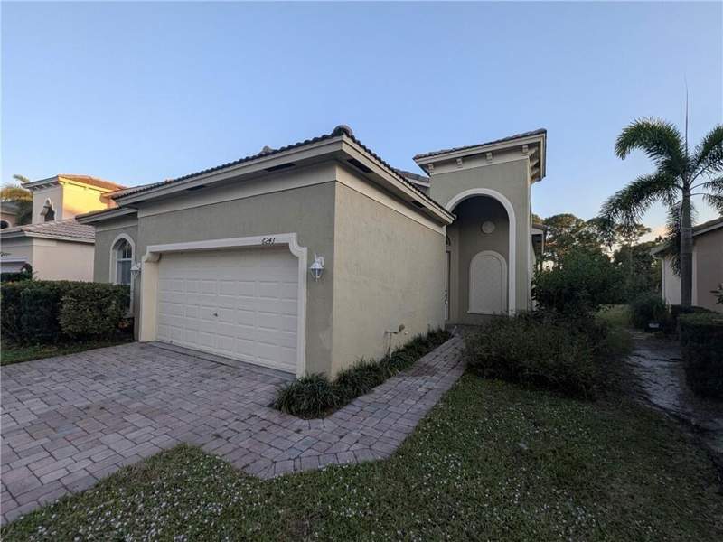 3 bedroom Single Family Residence at 6243 Arlington Way, Portofino Shores Phase Two, Fort Pierce — photo 2