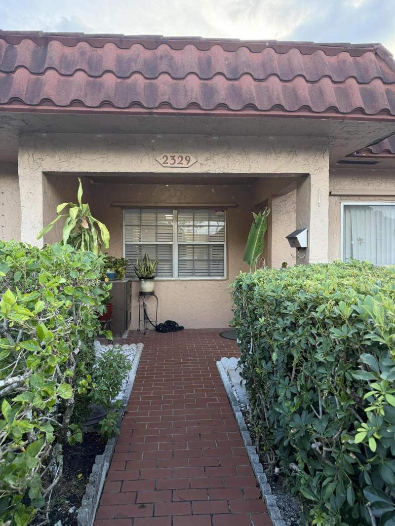 2 bedroom Condominium at 2329 SW 81st Terrace, Oakbrook Viii Condo, North Lauderdale — photo 2